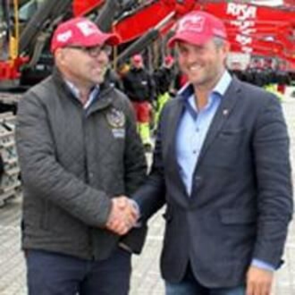Adm. direktør Trond Viding Tvedt i Risa AS (venstre) sammen med konsernsjef Bjørn Risa. Bjørn Risa har tidligere uttalt at selskapet vil ha 80% Volvo i maskinparken.