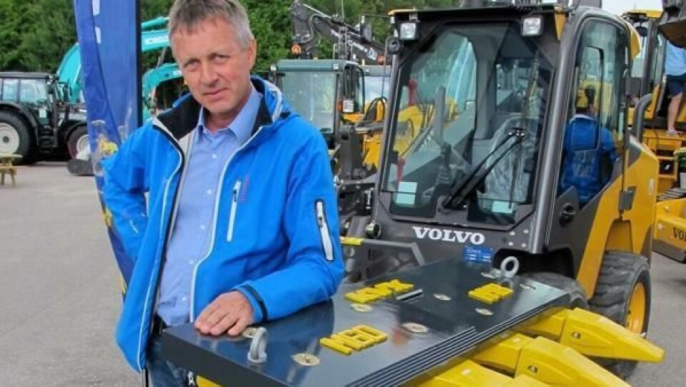 Servicesjef Edmund Varhaug fra Komatsu KVX hadde med seg en enkel demomodell til Anlegg i Kristiansand i juni, for anledningen plassert hos Volvo Maskins stand.