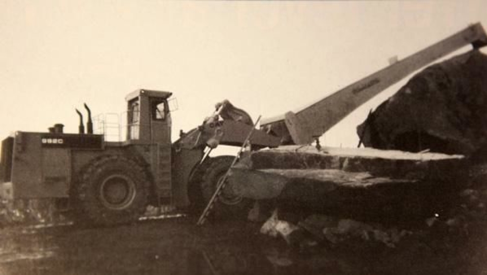 Cat 992C med «verdens største steinrake».