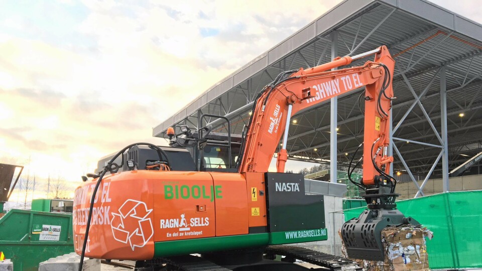FØRSTE: Den nye elektriske maskinen fra Nasta kjøres normalt på strøm tilkoblet med ledning, men kan også kjøres en times tid på batterier (montert lengst frem til høyre).