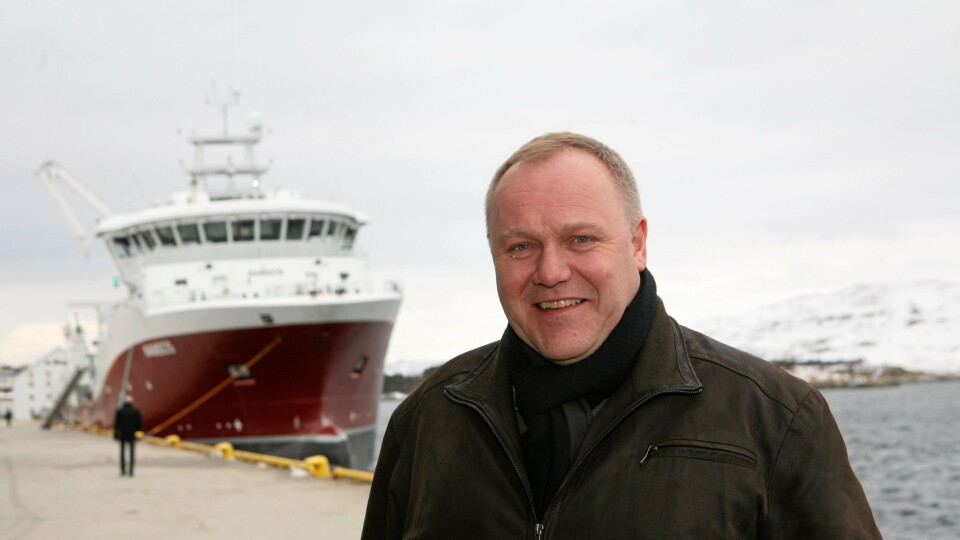 Regionssjef Roar Melum i Norges Lastebileier-Forbund roper et varsko til både myndigheter og laksenæring.