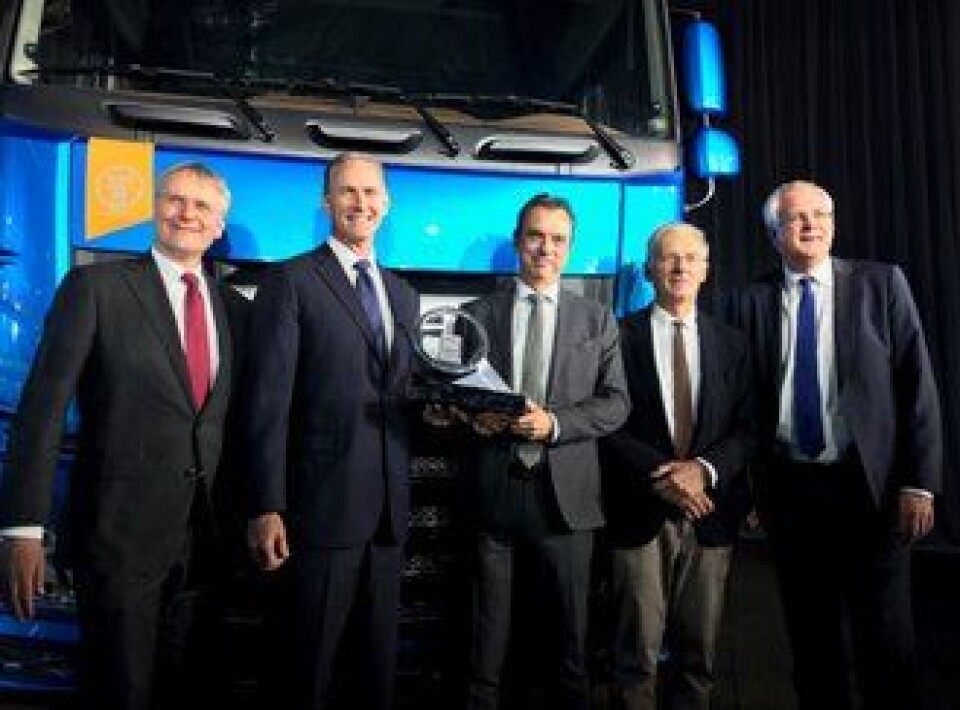 Fra venstre: Richard Zink (direktør for marked og salg i DAFTrucks N.V.), Preston Feight (President i DAF Trucks N.V), Ron Borsboom (direktør for produktutvikling i DAF Trucks N.V.), Gianenrico Griffini (juryleder) og Rob Apples.