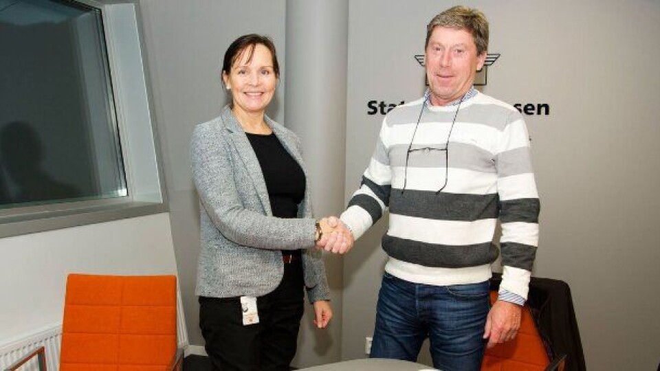 Tone Oppedal, Statens vegvesen Region vest og Ove Rune Varhaug i Kruse Smith signerte kontrakten verdt 360,4 millioner kroner.