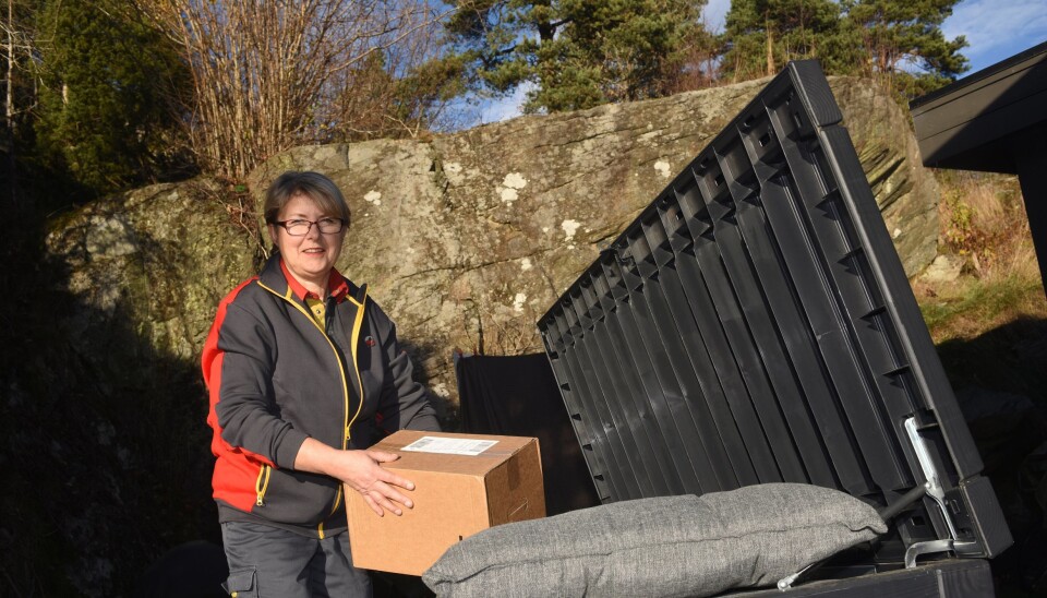 Postbud Bente Bråthe prøver «gjem-levering».