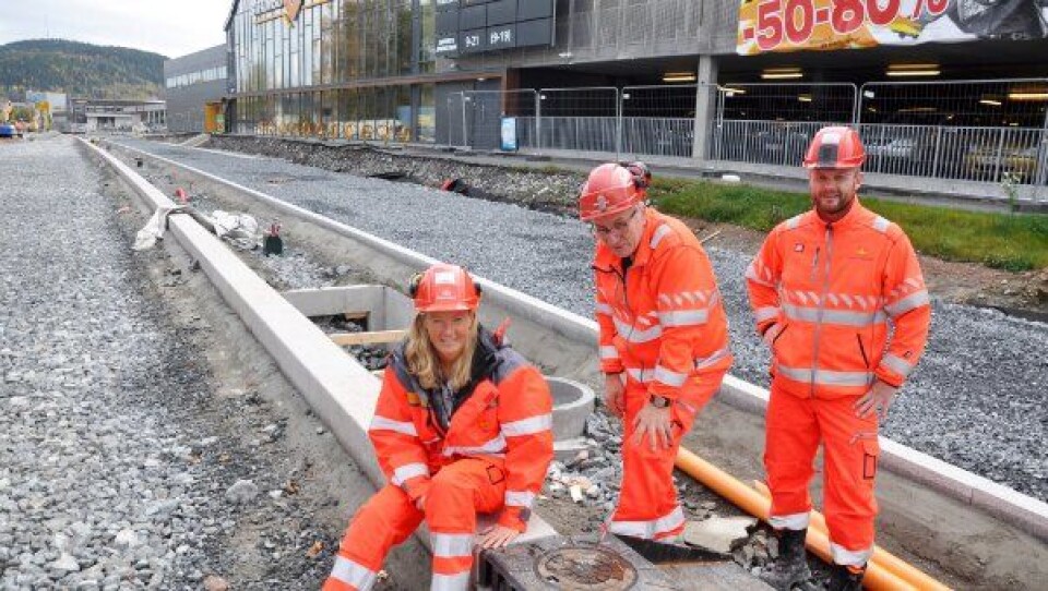 Kirstine Laukli, Tore Braaten og Thomas Holst med spesialutviklet kjeftesluk.