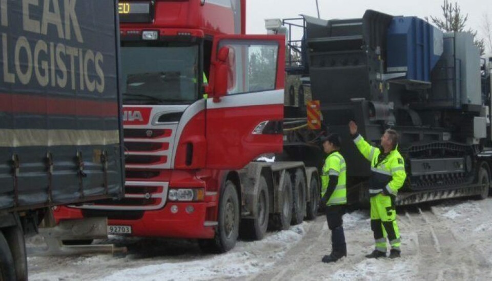 Over 50.000 tunge kjøretøy ble kontrollert i fjor vinter for å sjekke om vinterutstyret var i orden. (Foto: Statens vegvesen) Over 50.000 tunge kjøretøy ble kontrollert i fjor vinter for å sjekke om vinterutstyret var i orden. (Foto: Statens vegvesen)