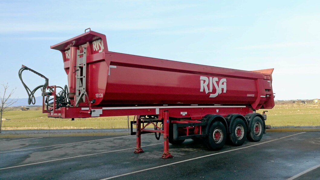 Tippsemi fra Langendorf. Denne er, som bildet med all tydelighet viser, levert til Risa.Foto: Vestlandske Trailer Tippsemi fra Langendorf. Denne er, som bildet med all tydelighet viser, levert til Risa.Foto: Vestlandske Trailer