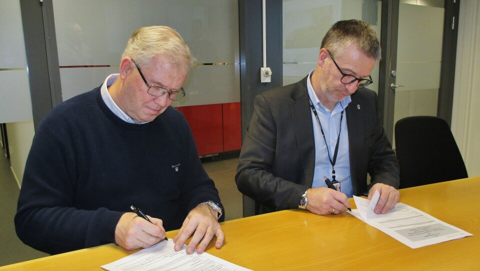 Fv: Jan Eklund, direktør for flyplass, samferdsel og industri i ÅF Advansia og Thorbjørn Thoresen, direktør Forsvarsbygg. Foto: Forsvarsbygg