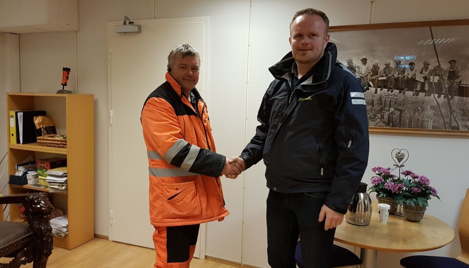 Daglig leder Arvid Asphaug i Asphaug Maskin (t.v.) og Roger Langhelle, konsernsjef Bulder AS. Foto: Bulder AS Daglig leder Arvid Asphaug i Asphaug Maskin (t.v.) og Roger Langhelle, konsernsjef Bulder AS. Foto: Bulder AS