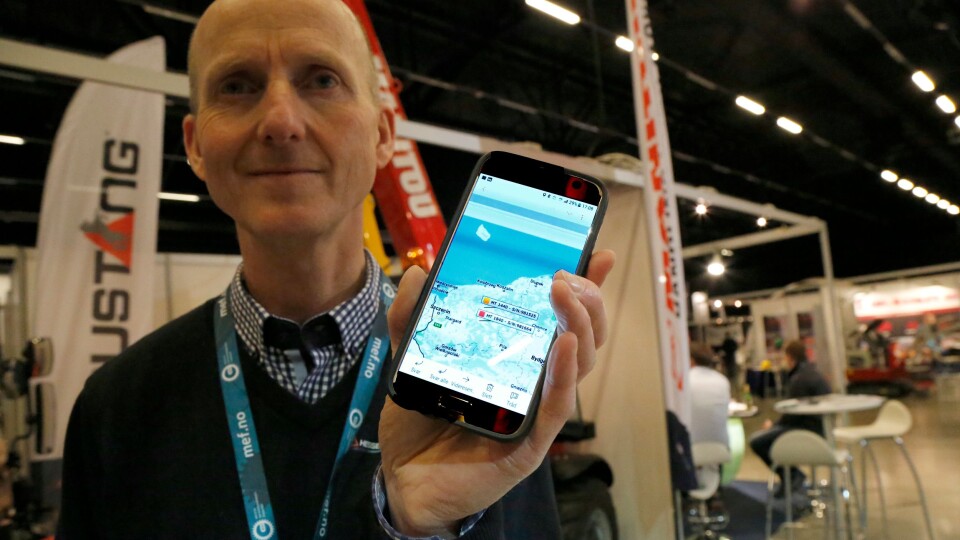 På bildet fra Arctic Entrepreneur viser Manitou-salgssjef, Thor Tveter, hos Hesselberg Maskin hvor de to maskinene befant seg ved 11-tiden onsdag 24. januar. Foto: Klaus Eriksen