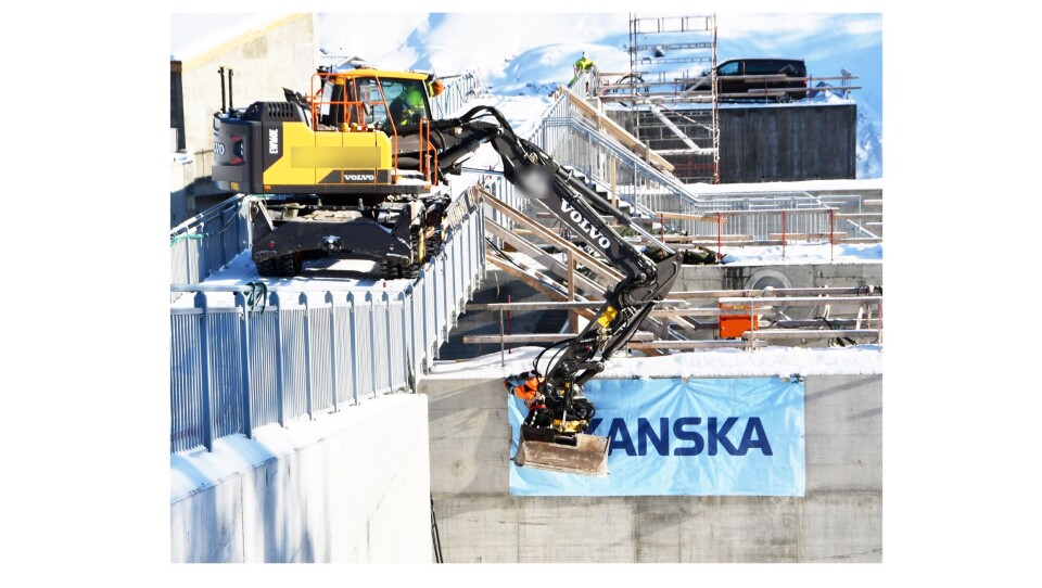 Fotograf Vidar Heitkøtter tenkte ikke på HMS-en i situasjonen da han tok bildet, men det har flere andre gjort.
