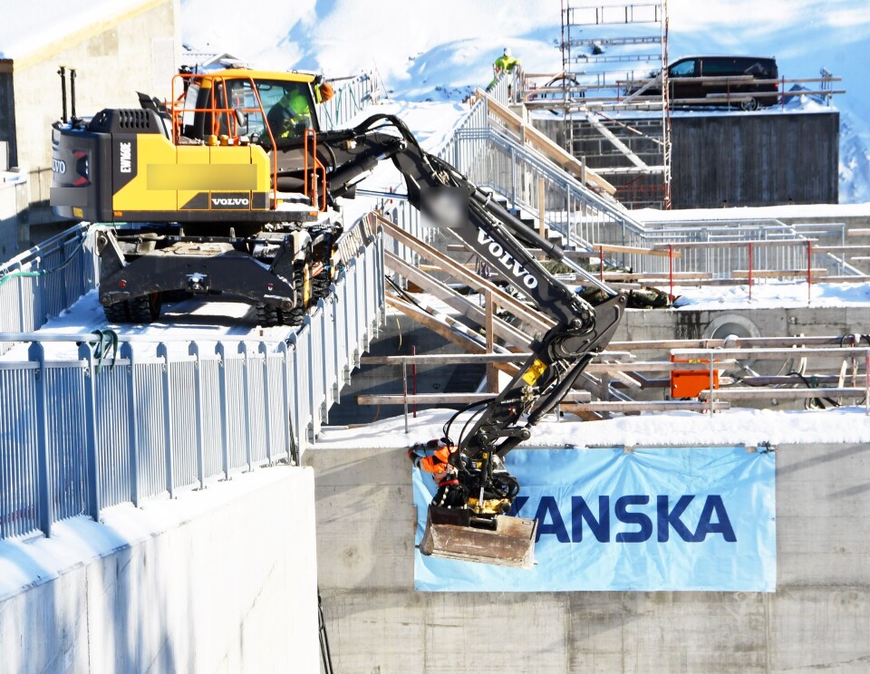 Fotograf Vidar Heitkøtter tenkte ikke på HMS-en i situasjonen da han tok bildet, men det har flere andre gjort.