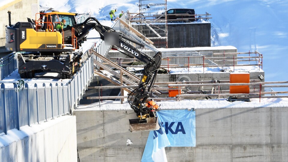 Det ble ikke arbeidet etter instruksen da dette bildet ble tatt i februar 2018 ved oppdemmingen av Gudbrandsdalslågen i Dovre og Sel kommuner i Oppland.
