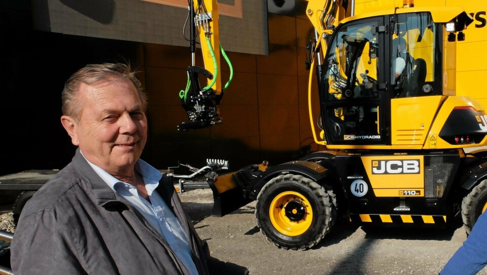 Entreprenør Kjell-Arne Schjørn var første norske entreprenør med JCB Hydradig. Bildet ble tatt da han var på anleggsmessen Bauma i Tyskland og bestilte den i 2016.