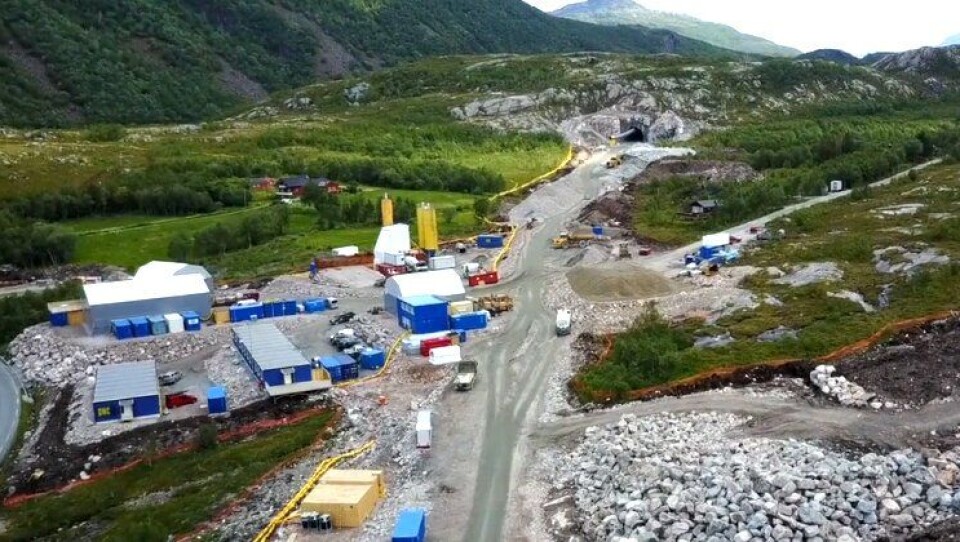 Statens vegvesen stoppet sprengningsarbeidene på Fv. 17 Liafjellet-Olvikvatnet i Nordland i uke elleve på grunn av forskriftsbrudd.