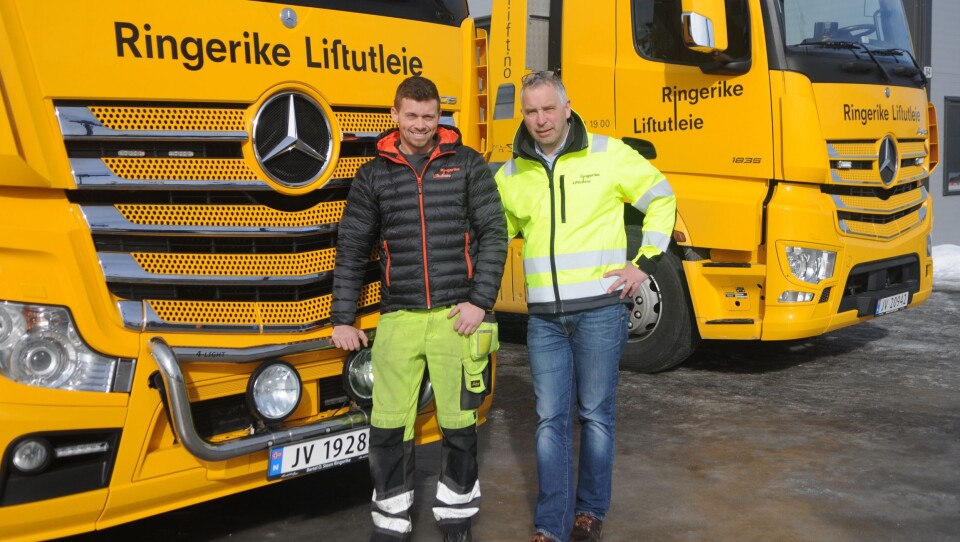 – Vi har til sammen åtte dedikerte og motiverte medarbeidere som har bidratt til vår vekst, sier markedssjef Marius Bergheim (t.v.) og daglig leder Arne Kristian Sollien i Ringerike Liftutleie.