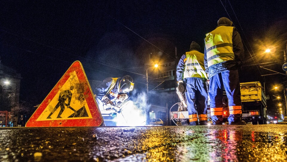 Arbeid ute i trafikken medfører stor fare for de som jobber der.