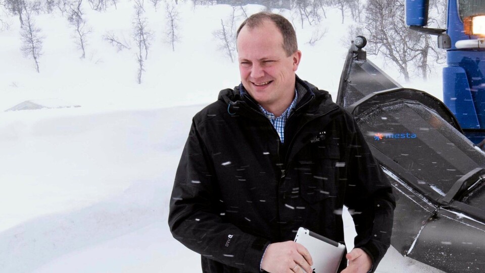 Samferdselsminister Ketil Solvik-Olsen åpner pengesekken for å få ned bompengegjelden i 2018.