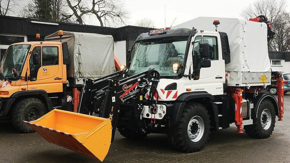 Ny og gammel Unimog med frontlaster og kran klar for nye oppdrag i Köln-området.