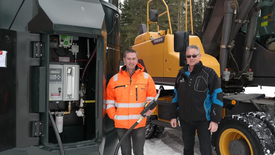 Daglig leder Trym Denvik i ØRAS og driftssjef Arild Snekkerhaugen i ØRAS satser fossilfritt. Daglig leder Trym Denvik i ØRAS og driftssjef Arild Snekkerhaugen i ØRAS satser fossilfritt.