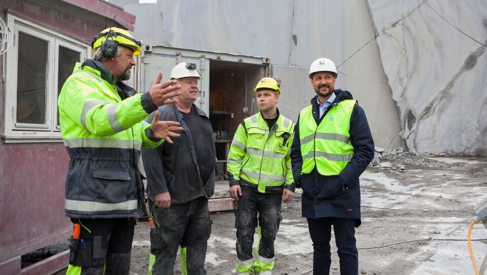 H.K.H. Kronprins Haakon besøkte Lundhs steinbrudd i Tvedalen 17. april 2018.