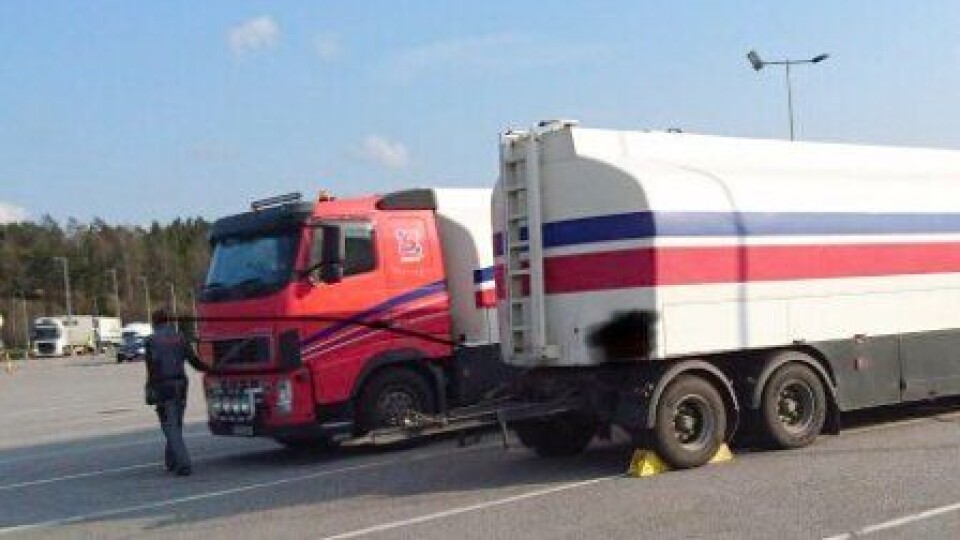 Det ble avdekket flere feil/mangler på denne fullastede dieseltransporten på Svinesund.