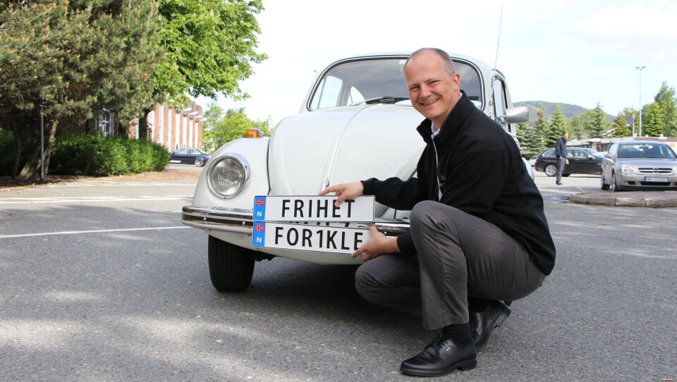 Samferdselsminister Ketil Solvik-Olsen har fått på plass en skiltordning med Sverige og Danmark om personlige norske bilskilt.