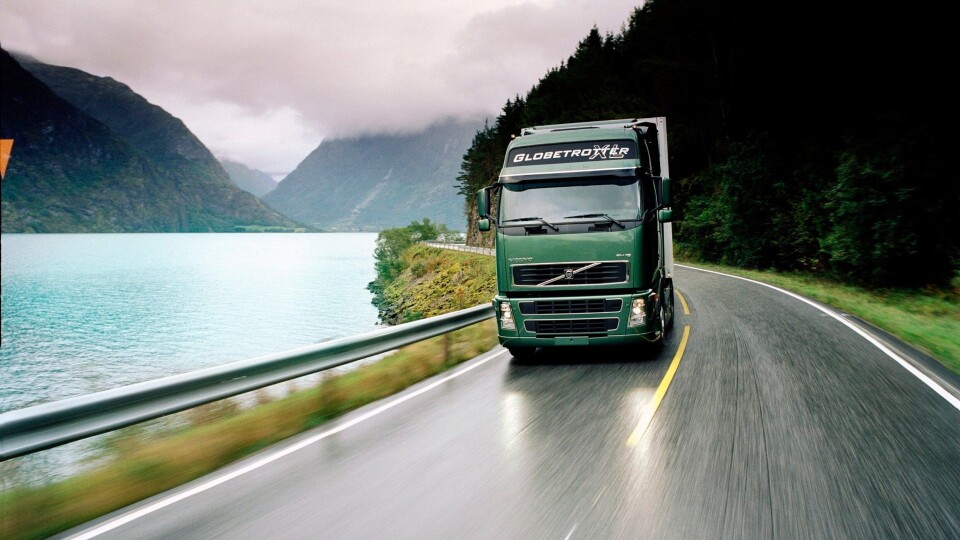 Med den andre generasjonen av Volvo FH (2001) ble det satt en ny standard. Den allerede fremgangsrike lastebilen fikk enda flere funksjoner som gjorde arbeidsplassen bedre for sjåfører, og sikret økt lønnsomhet for transportbedrifter. Førerhuset fikk et helt nytt design, med enda bedre aerodynamikk.