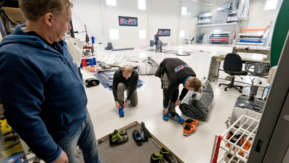 SKOFRITT: I produksjonen er utesko bannlyst. Det må være helt rent på gulvet der emnene legges utover.