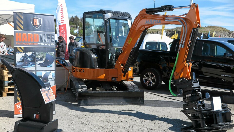 Hardlife slutter med Hanix-maskiner. Produsenten klarer ikke å levere maskiner.