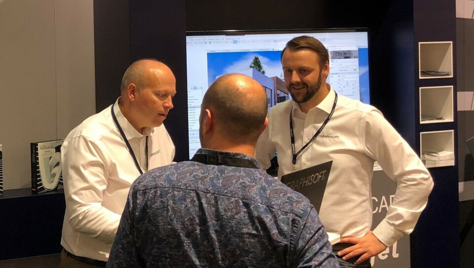 Fra venstre: Frode Saltkjelvik (teknisk sjef) og Christoffer Rygh Fladby (produktsjef BIMcontact) fra Graphisoft Norge forteller om fordelene med selskapets digitale verktøy og tjenester til byggebransjen.