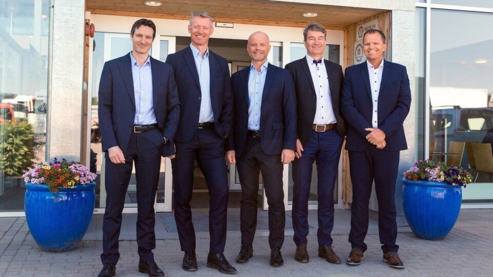 Fra venstre: Nils Fredriksen (CFO Cognia),Grant T. Larsen (konsernsjef Cognia),Marius Spiten-Nysæter (CSO Cognia),Dag Liverød (CEO Bil-Service og bilSpiten) ogPetter Haakestad (daglig leder Cognia Eiendom).