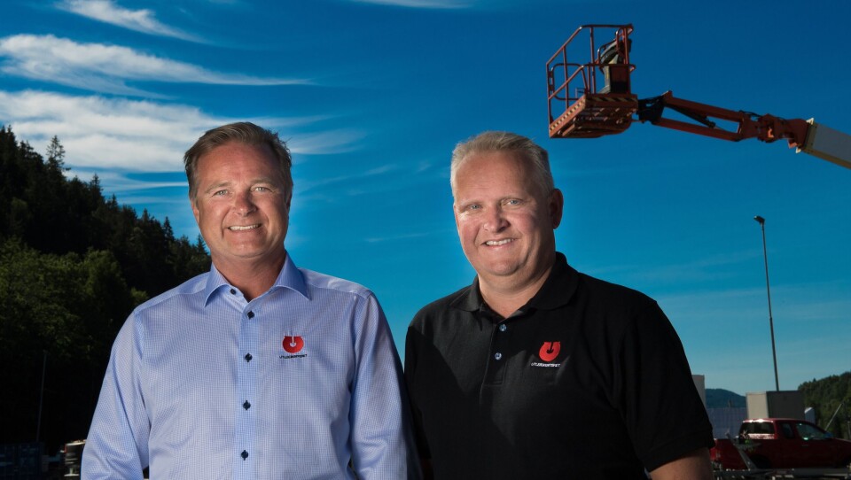 Medeier og avdelingsleder i Utleiesenteret AS, Lasse Kjøsterud (t.v.), er glad for å få Knut Grothaug med på laget som ny toppsjef i konsernet.