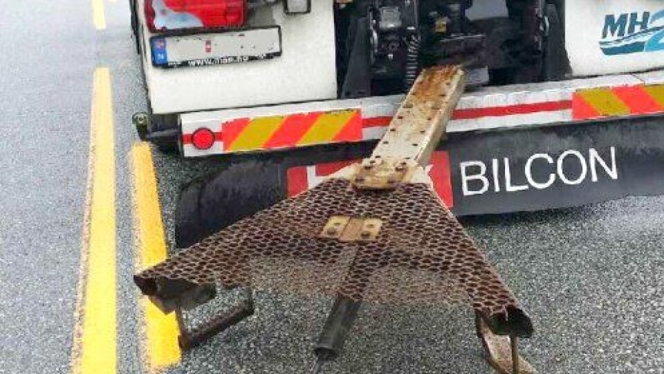 Tankbilen kjørte ut av tunnelen med restene av draget da tilhengeren krasjet og tok fyr i Skatestraumtunnelen 15. juli 2015.
