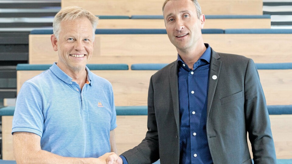 AVTALE: Lars Reitan (t.v.) og Svevia skal drifte og vedlikeholde veien som Skanska bygger mellom Løten og Elverrum. Her er Skanska-sjefen Ståle Rød.