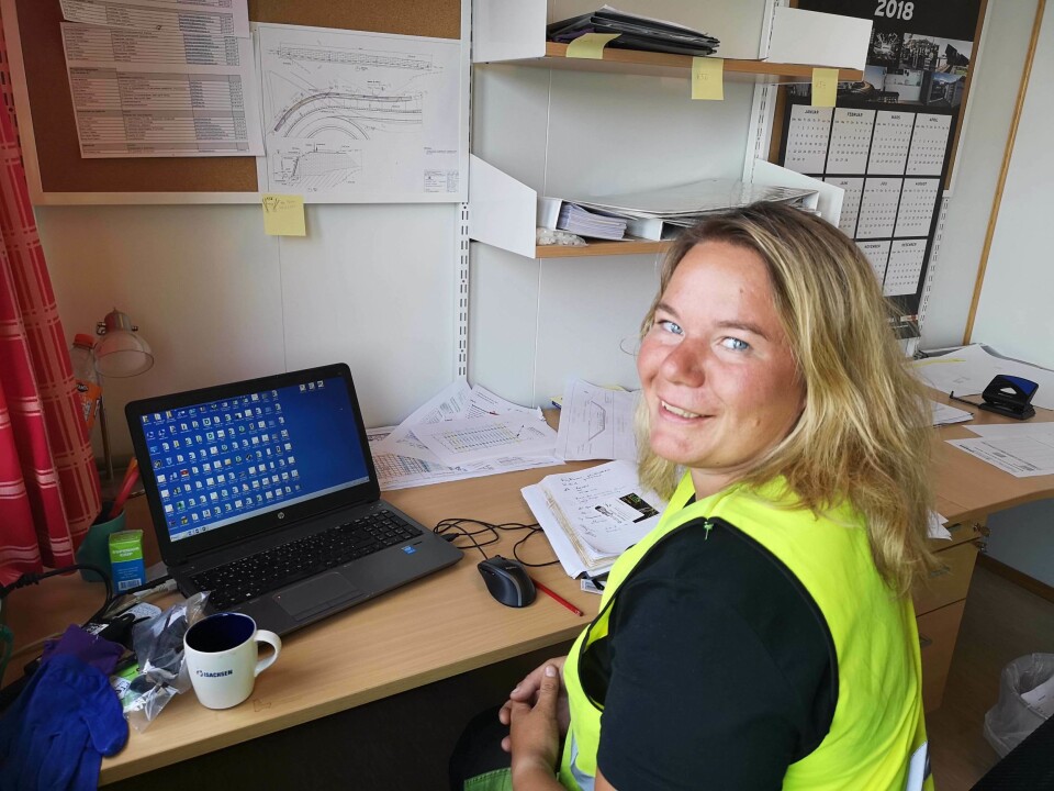 Julie Rosenlind Falch: Julie begynte som fagarbeider i 2006 for entreprenøren Kruse Smith etter å ha utdannet seg til tømrer. I 2012 ble hun HMS-leder og byggeleder. Hun har tatt en etterutdanning og blitt byggtekniker. Nå arbeider hun som anleggsleder for Alliansebygg AS i Mandal.