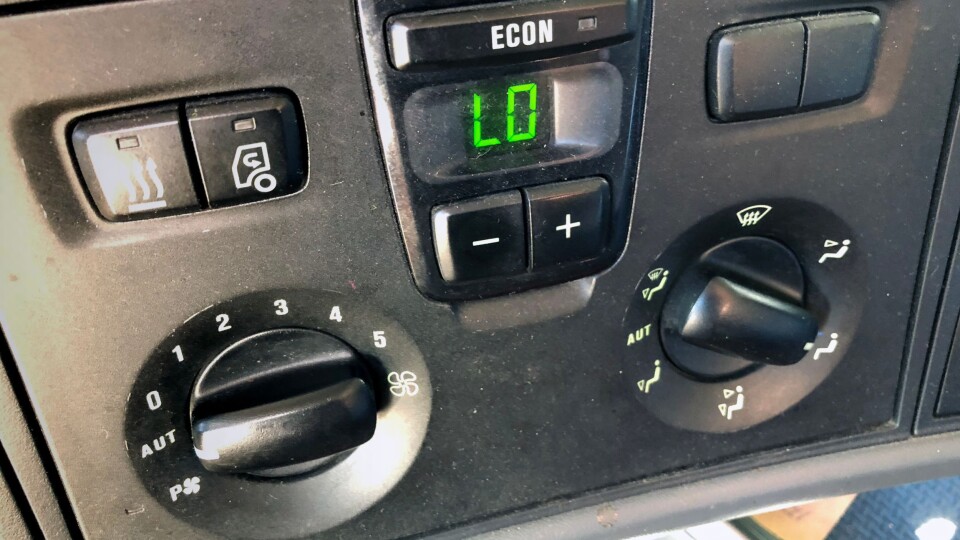 FULL RULLE: Mange setter kjølingen i bilen på maks for å senke temperaturen.