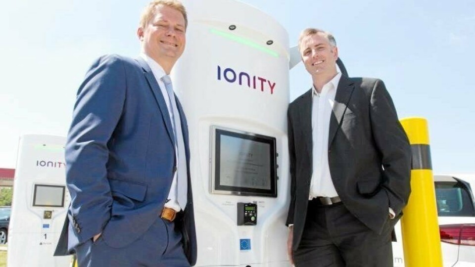 STORT OPPLEGG: Samarbeidet mellom Ionity Michael Hajesch (t.v.) og grunnlegger David Finn i Tritium skal gi 400 hurtigladestasjoner i Europa.