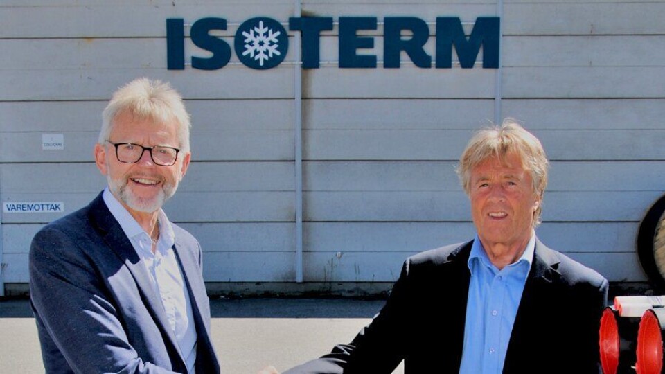 Adm. dir. i Pipelife Norge, Kjell J. Larsen (t.v.), og styreformann i Isoterm AS, Kjell Oddvar Lervik, er begge fornøyde med at Pipelife nå skal utvikle Ringebu-fabrikken videre.