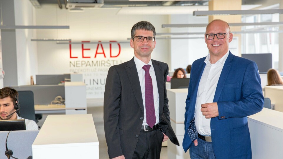 Adm. direktør Edvardas Liachovicius og kommunikasjonsdirektør Kristian Kaas Mortensen i Girteka Logistics skal doble antall sjåfører på tre år. Adm. direktør Edvardas Liachovicius og kommunikasjonsdirektør Kristian Kaas Mortensen i Girteka Logistics skal doble antall sjåfører på tre år.