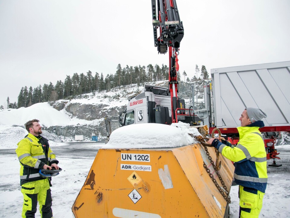 FØRSTE: AT.no var med i vinter da Richard Slorafoss huket kroken i den første og beste dieseltanken han fant og Kristoffer Sameien gjorde seg klar for å ta det første løftet.
