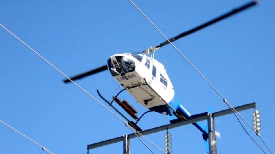 Linjeinspeksjon gjøres effektivt med helikopter.