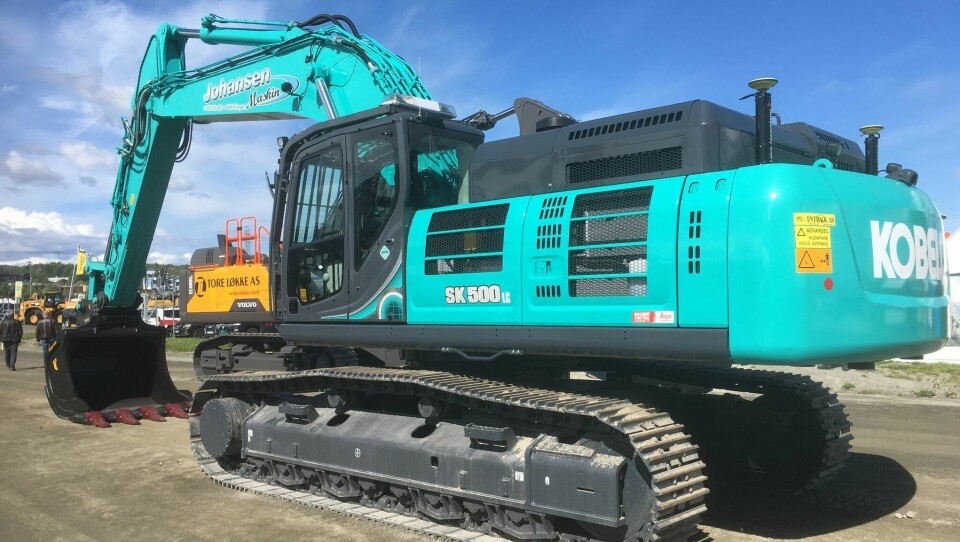 KOBELCO-SERVICE: En rekke Kobelco-maskiner vil i fremtiden bli klargjort og utført service på ved det nye verkstedet til Entrack i Heimdal. Her en stor Kobelco SK500LC-10 som fra tidligere er levert til Johansen Maskin AS i Korgen .Foto: Albert Kndsen/Entrack