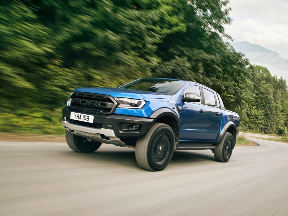 Ford Ranger Raptor er bygget for å være god å kjøre både på asfalt og i terrenget.