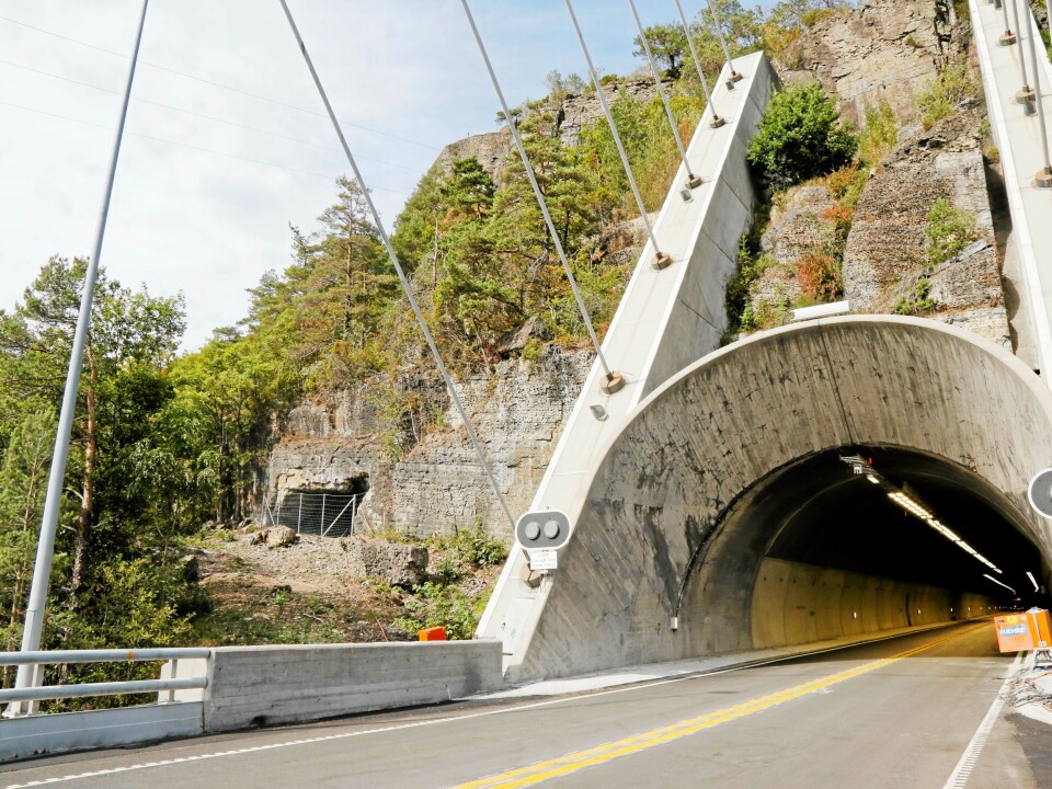 NY TUNNEL VED SIDEN AV: Det nye tunnelløpet (til venstre) er ferdig sprengt og ligger ved siden av det eksisterende og rehabiliterte tunnelløpet.