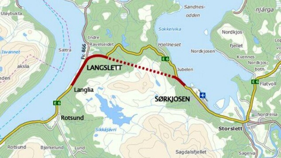 Prosjektet E6 Langslett-Sørkjosen omfattet bygging av en tunnel gjennom Sørkjosfjellet (stiplet rød linje). En jobb OSSA hadde, men som Statens vegvesen hevet. Skanska ble tildelt jobben etter det.