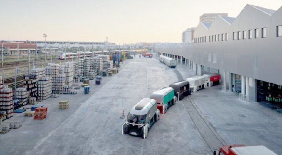 Renault EZ-PRO er selvkjørende med en person i førerhuset. Det kan platoon-kobles til en eller flere selvkjørende «poder» bak lederbilen.