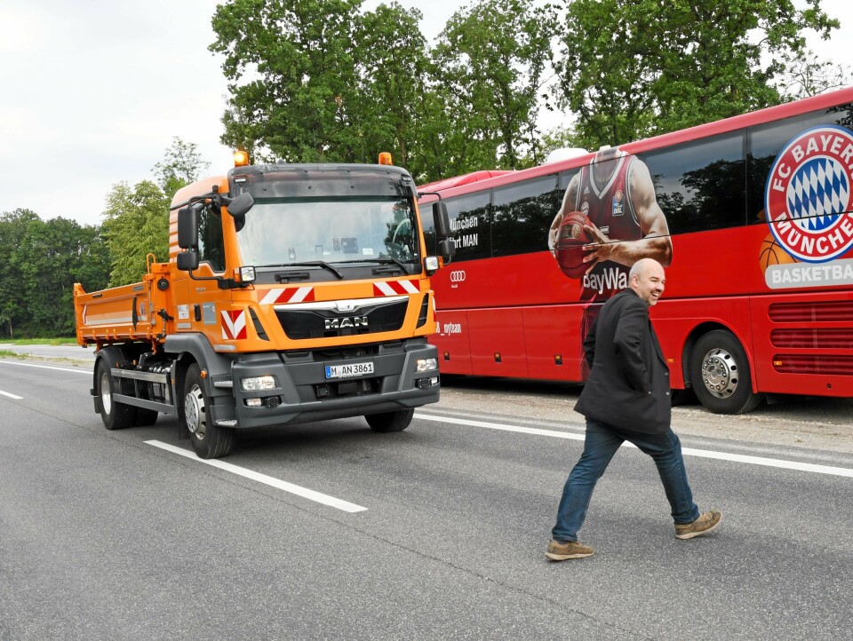 MAN fikk prisen for eFAS (automatisk førerløst sikkerhetskjøretøy). Her stopper den selvkjørende lastebilen for en forgjenger på fotgjenger på offentlig vei.