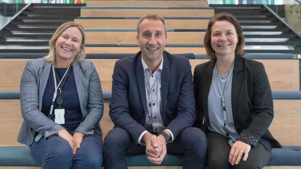 Randi Lekanger (Skanskas miljøsjef), Ståle Rød (konsernsjef i Skanska) og Kristin Holthe (leder av avdelingen for klima, energi og bygningsfysikk i Skanska) er stolte over å være offisiell samarbeidspartner med Oslo kommune.