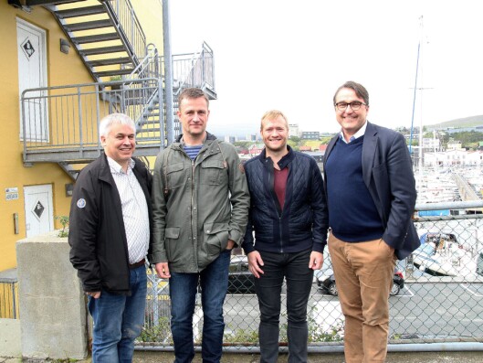 På besøk hos byggherren Eystur- og Sandoyartunlar i Tórshavn. F.v: Prosjektleder Alf Helge Tollefsen i NCC Føroyar, prosjektleder Einar Brimnes og direktør Teitur Samuelsen for Eystur- og Sandoyartunlar, og konsernsjef i NCC Tomas Carlsson. På besøk hos byggherren Eystur- og Sandoyartunlar i Tórshavn. F.v: Prosjektleder Alf Helge Tollefsen i NCC Føroyar, prosjektleder Einar Brimnes og direktør Teitur Samuelsen for Eystur- og Sandoyartunlar, og konsernsjef i NCC Tomas Carlsson.